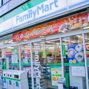 ファミリーマート 犬上屋梅香店の写真